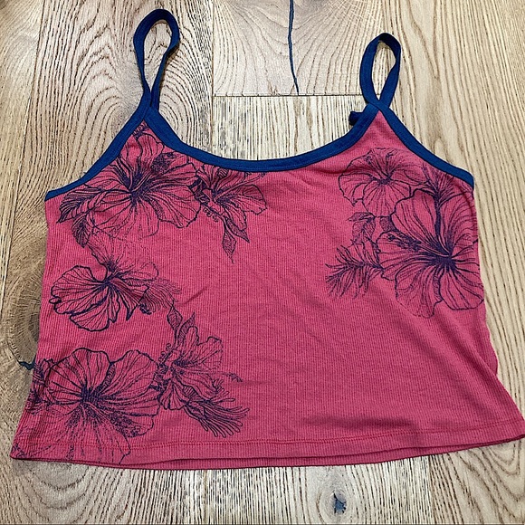 Pink hibiscus top - Picture 1 of 1